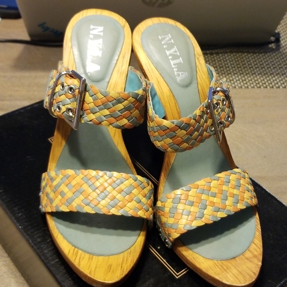 Shoes - Picture 1 of 4